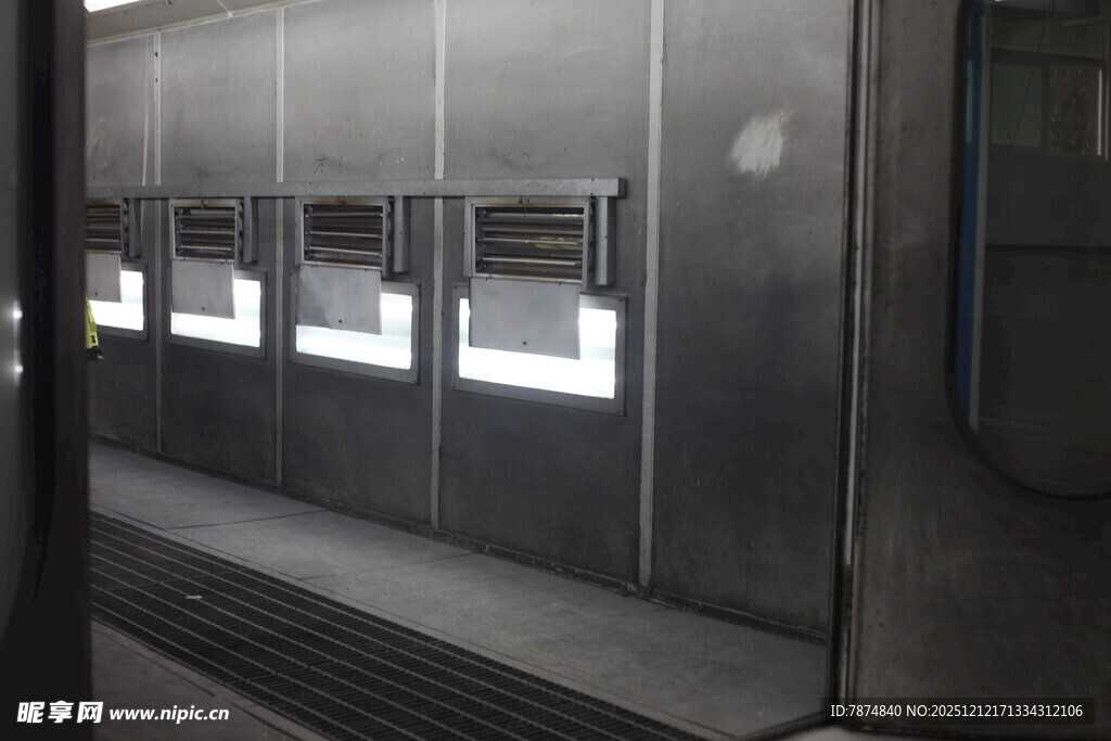 工业风金属设备墙面