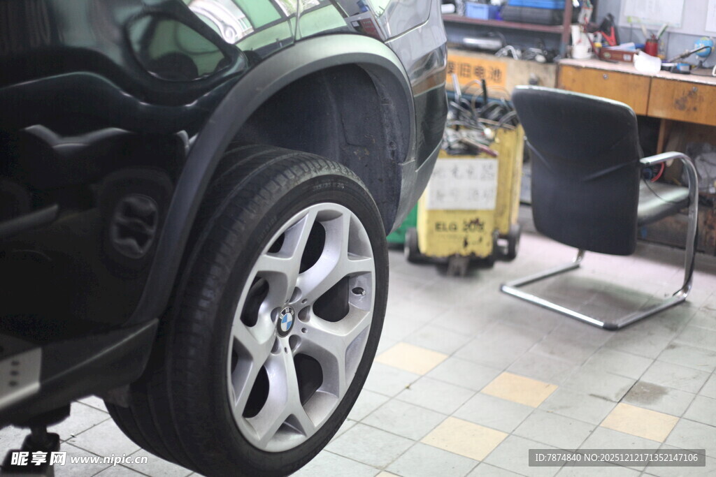 汽车轮胎维修场景