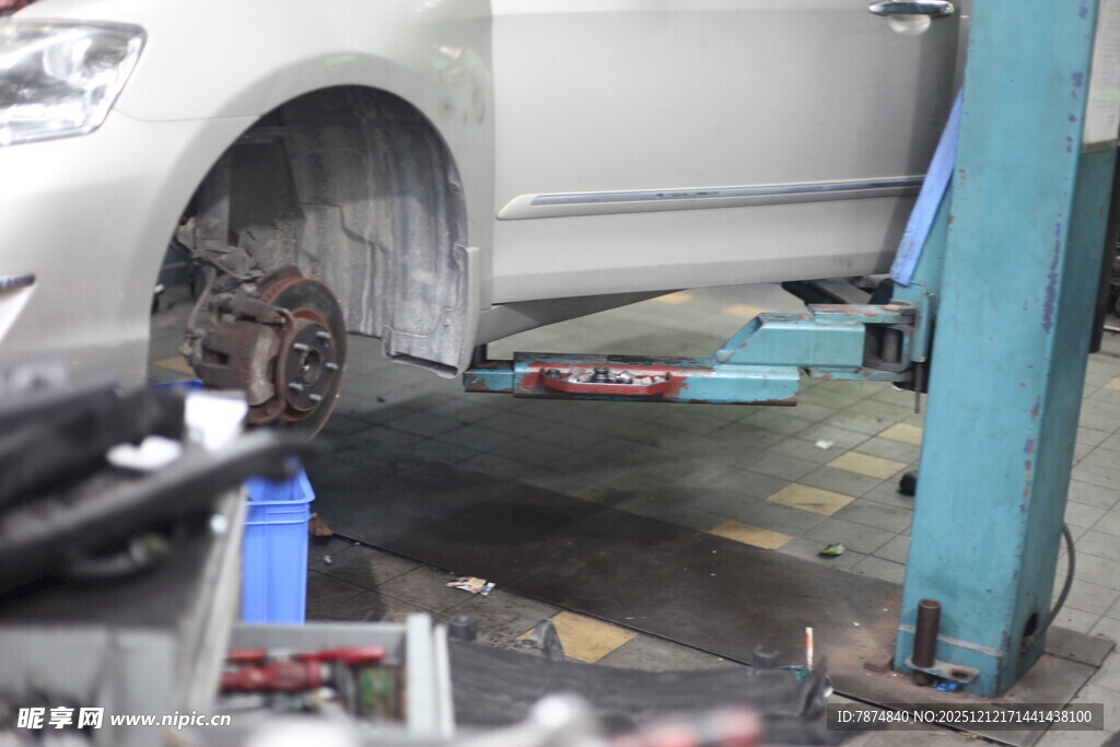 汽车维修场景中的底盘检测