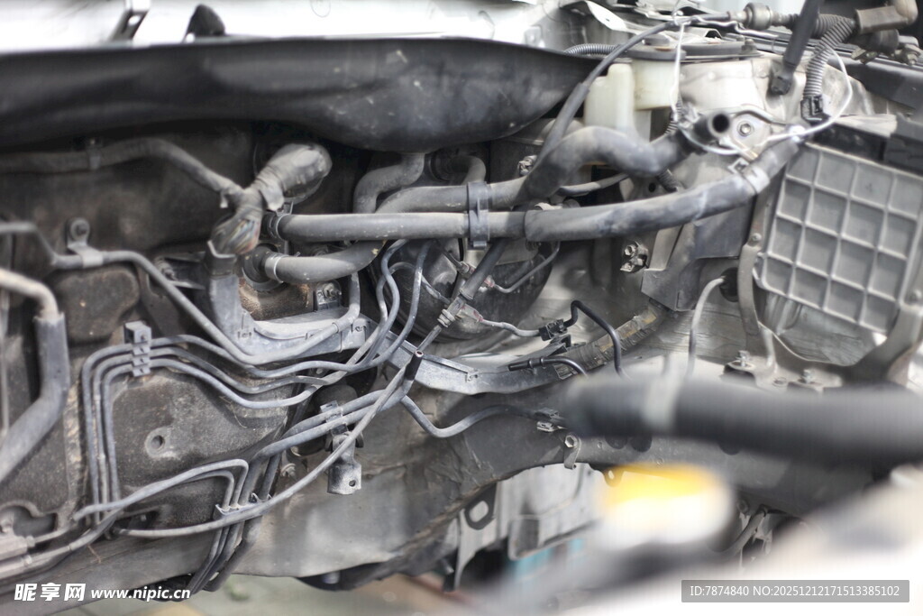 汽车发动机内部细节特写