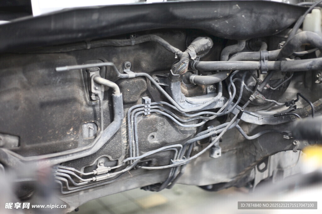 汽车发动机内部构造细节