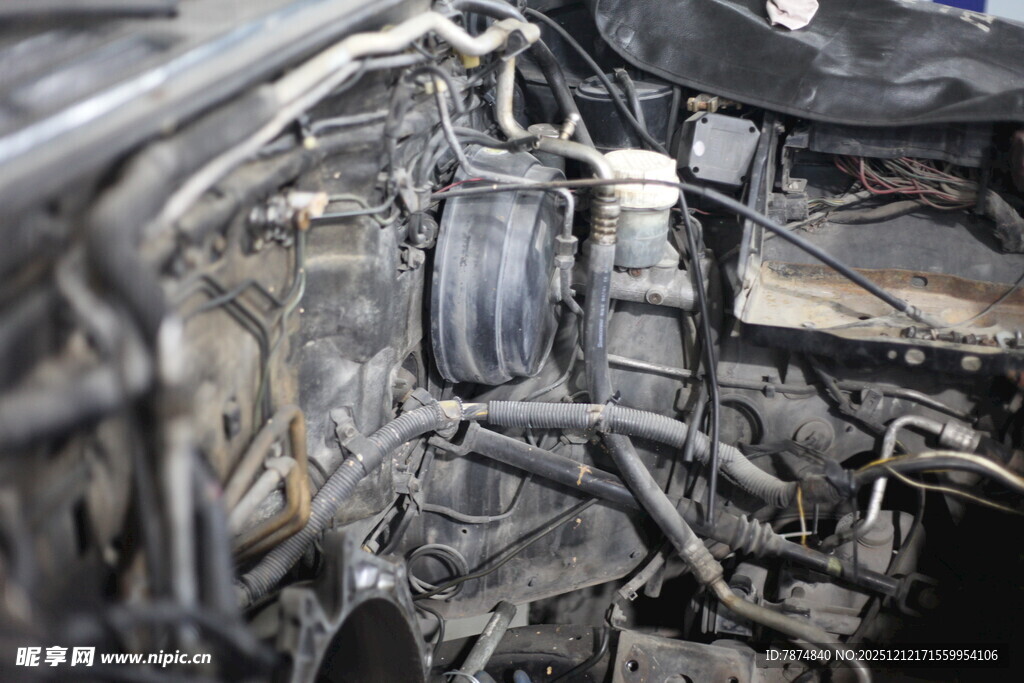 汽车发动机内部细节特写