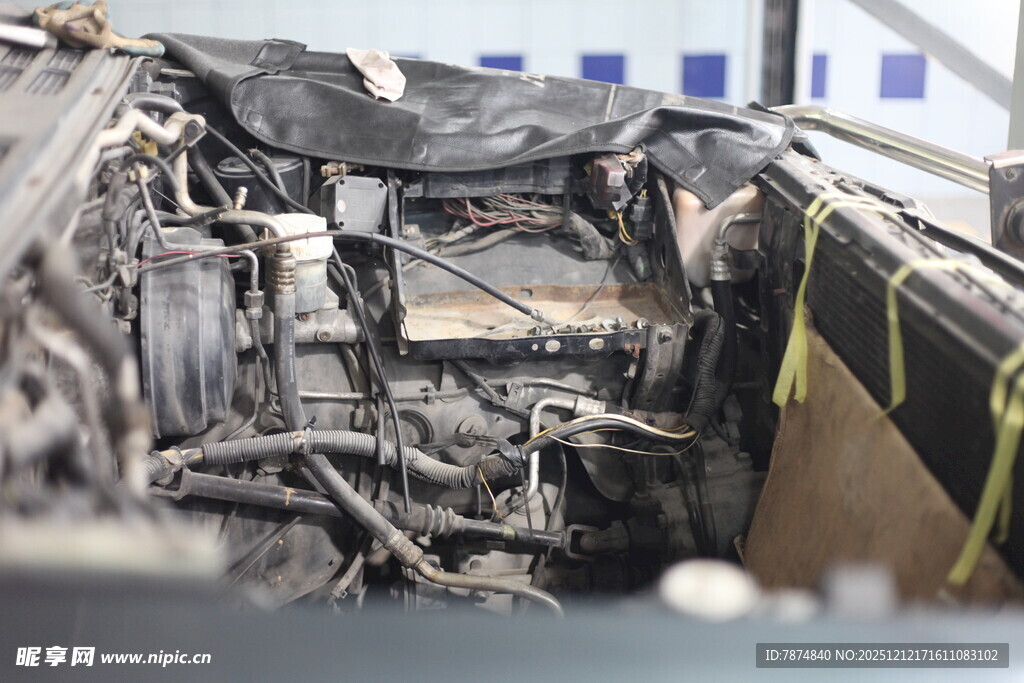 汽车发动机内部细节展示