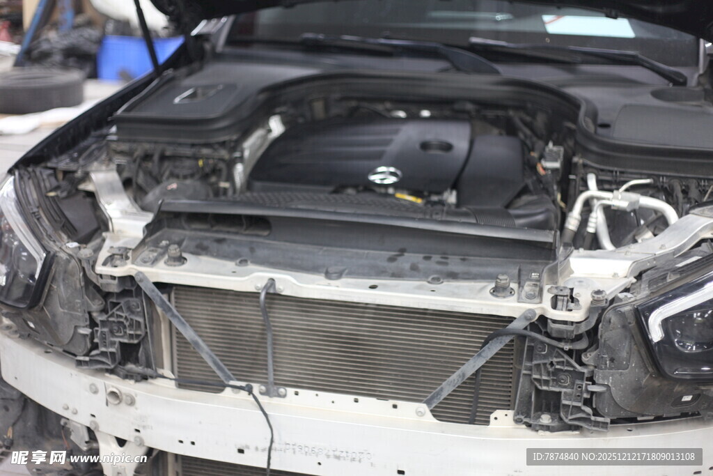 汽车引擎内部细节展示