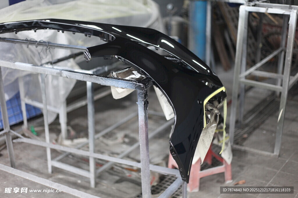 汽车部件在车间维修场景