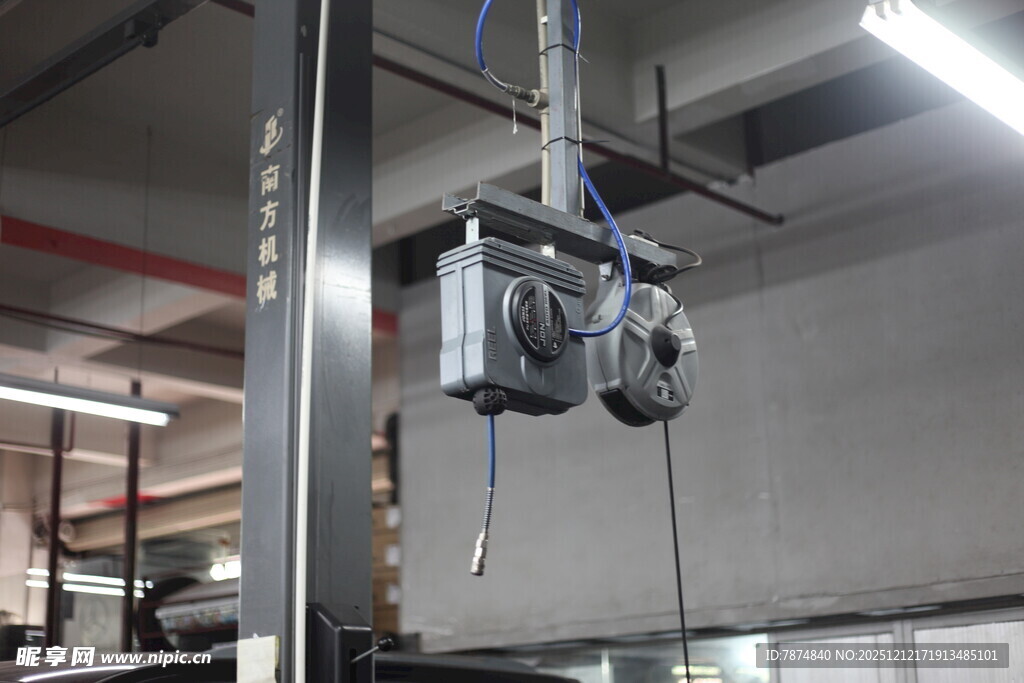 工厂内的电动葫芦设备