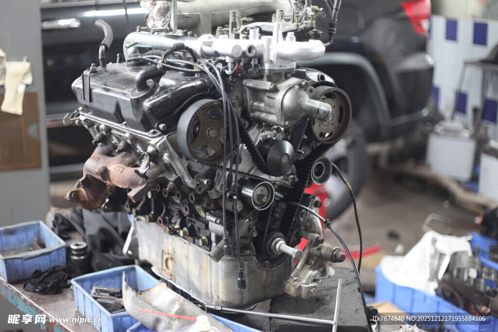 汽车发动机展示与维修