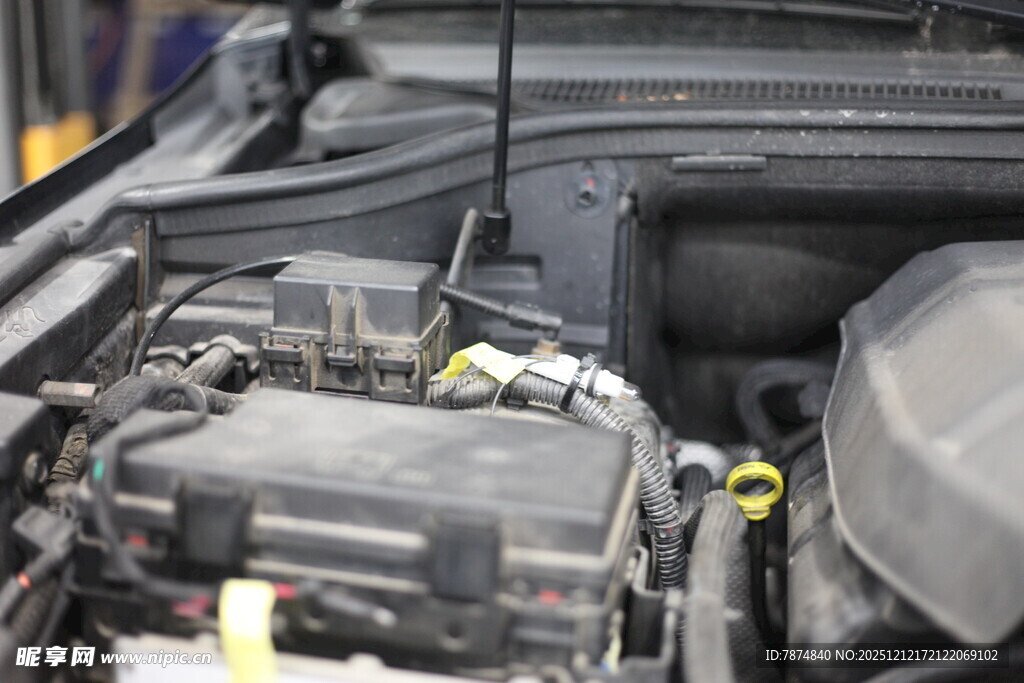 汽车发动机内部细节展示