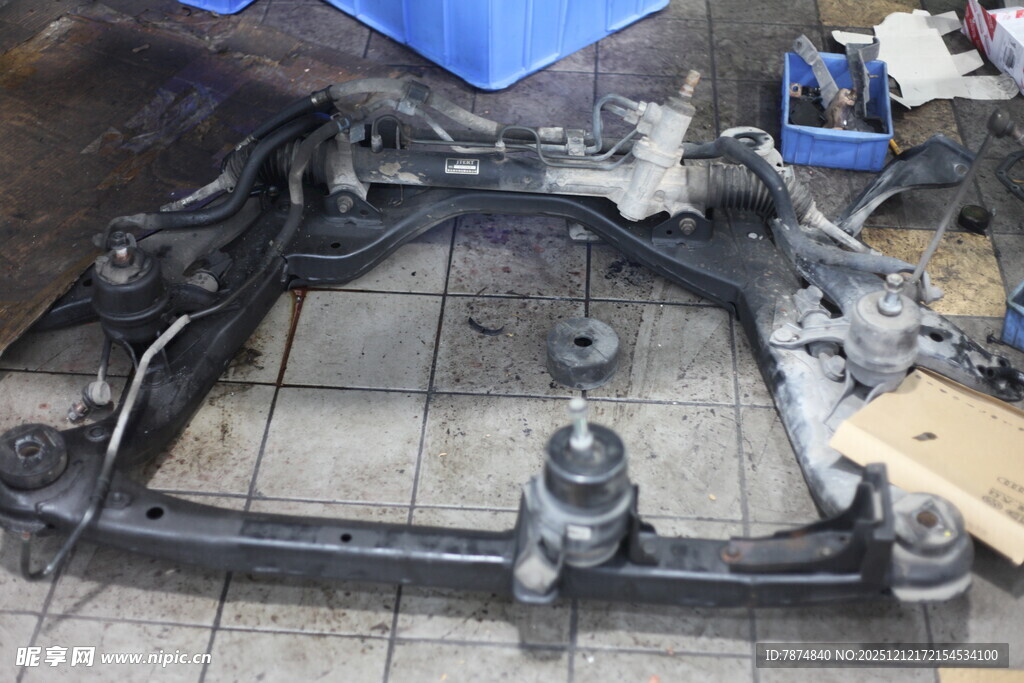 汽车底盘部件维修场景