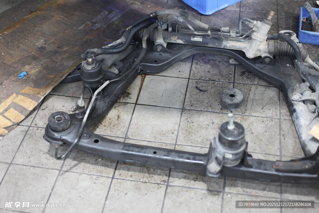 汽车悬挂部件拆解展示