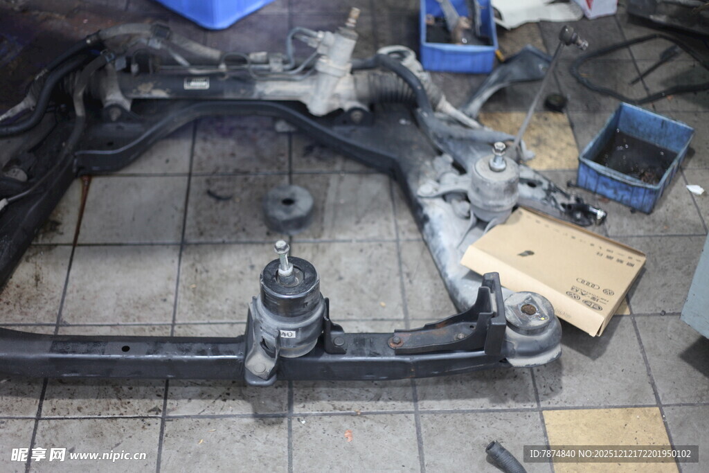 汽车底盘部件维修场景