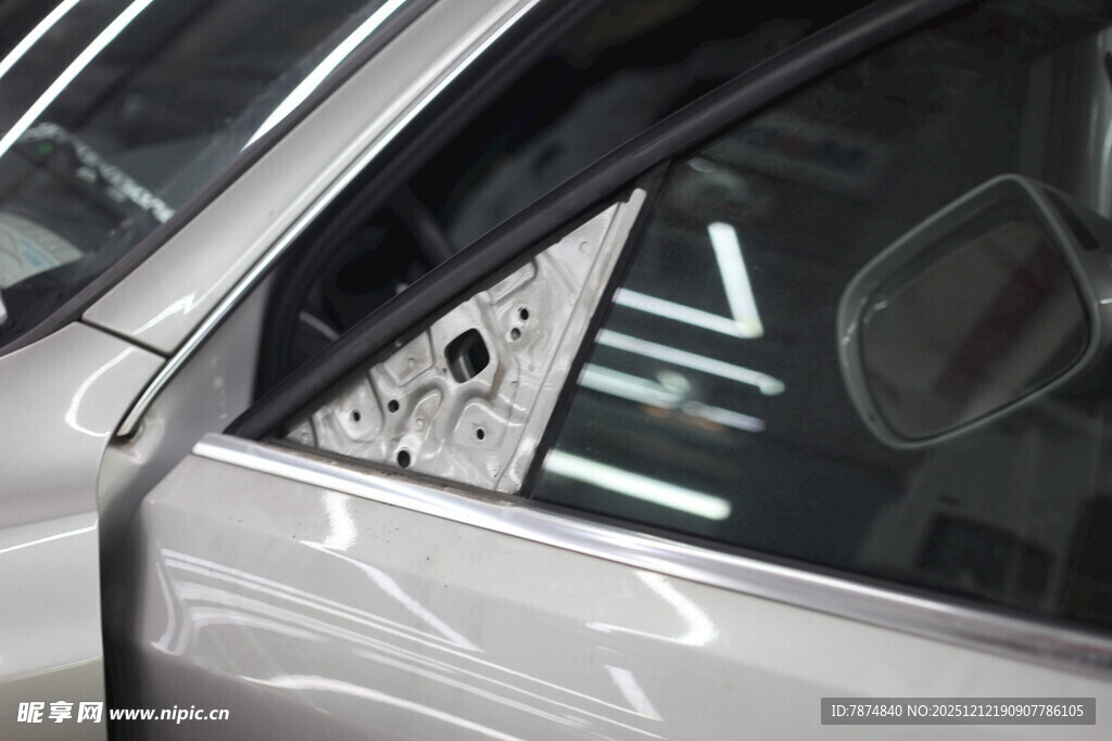 汽车车门内部构造细节