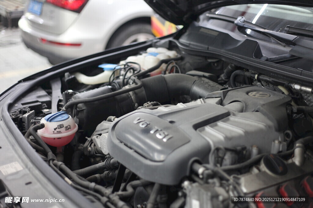 汽车发动机细节展示