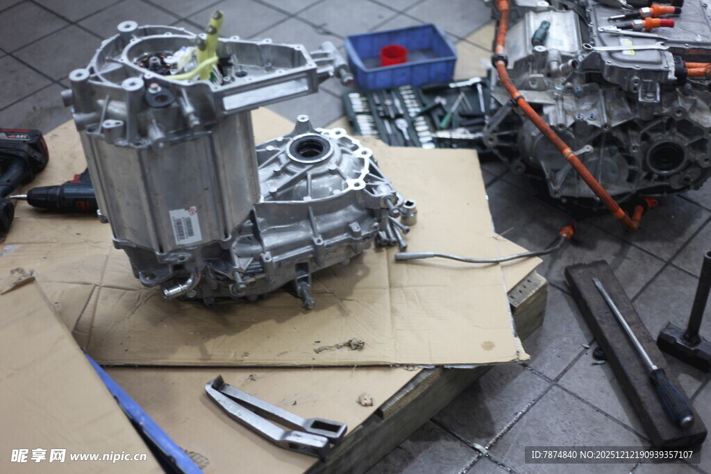 汽车发动机拆解零件展示