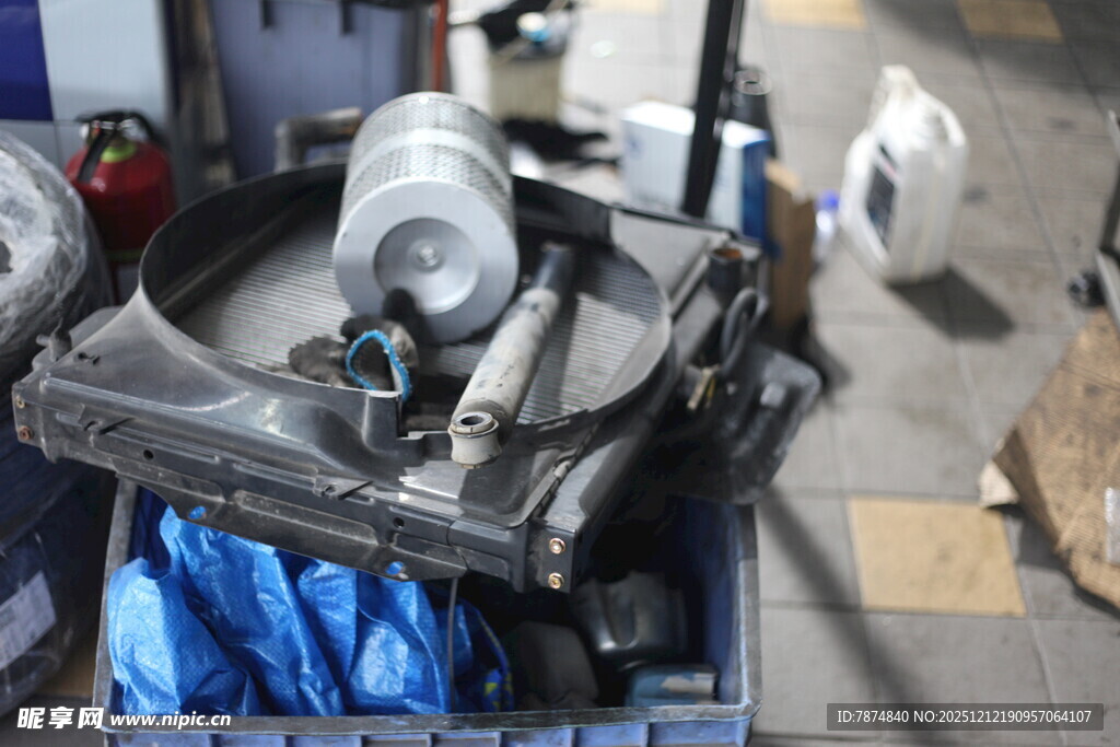 汽车部件维修场景