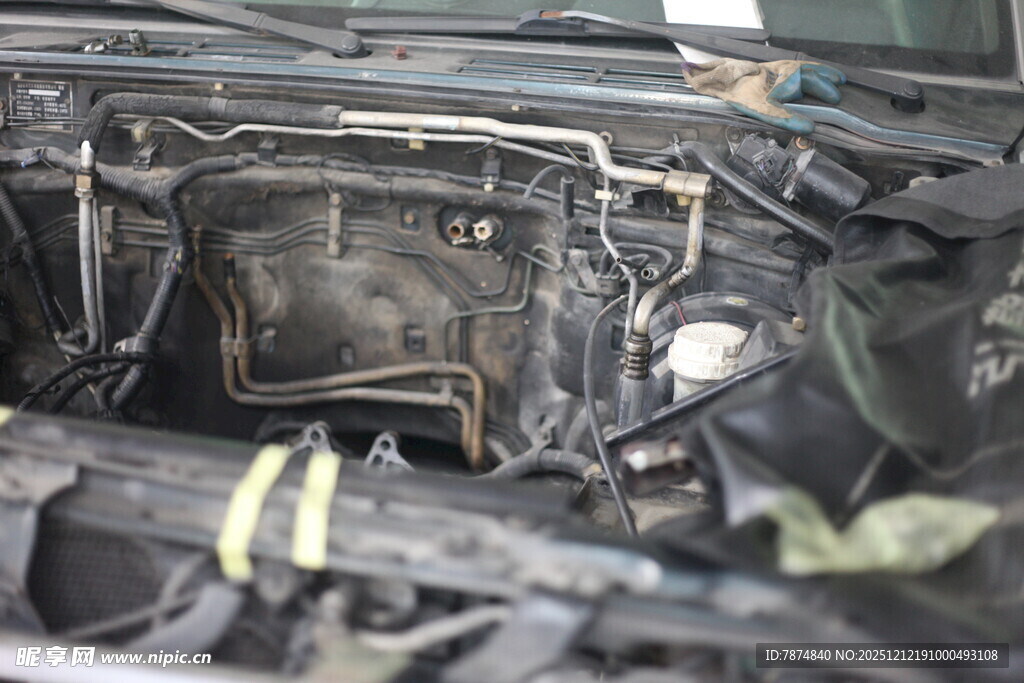 汽车发动机内部细节展示