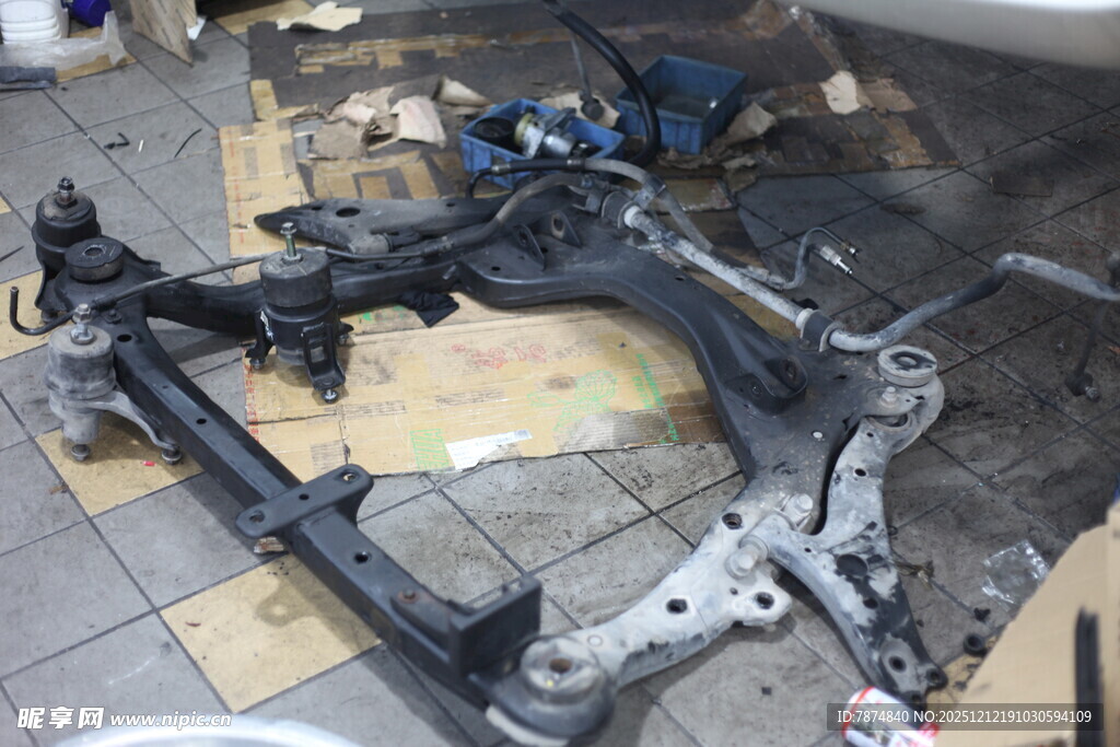 汽车底盘部件拆解展示