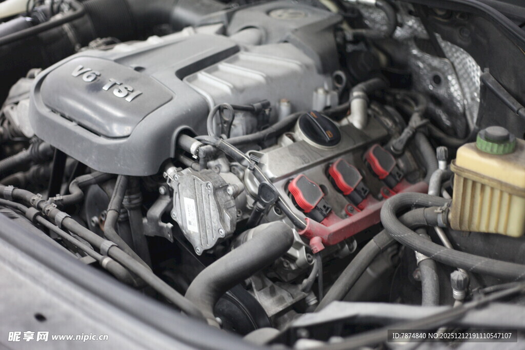 汽车发动机内部细节展示