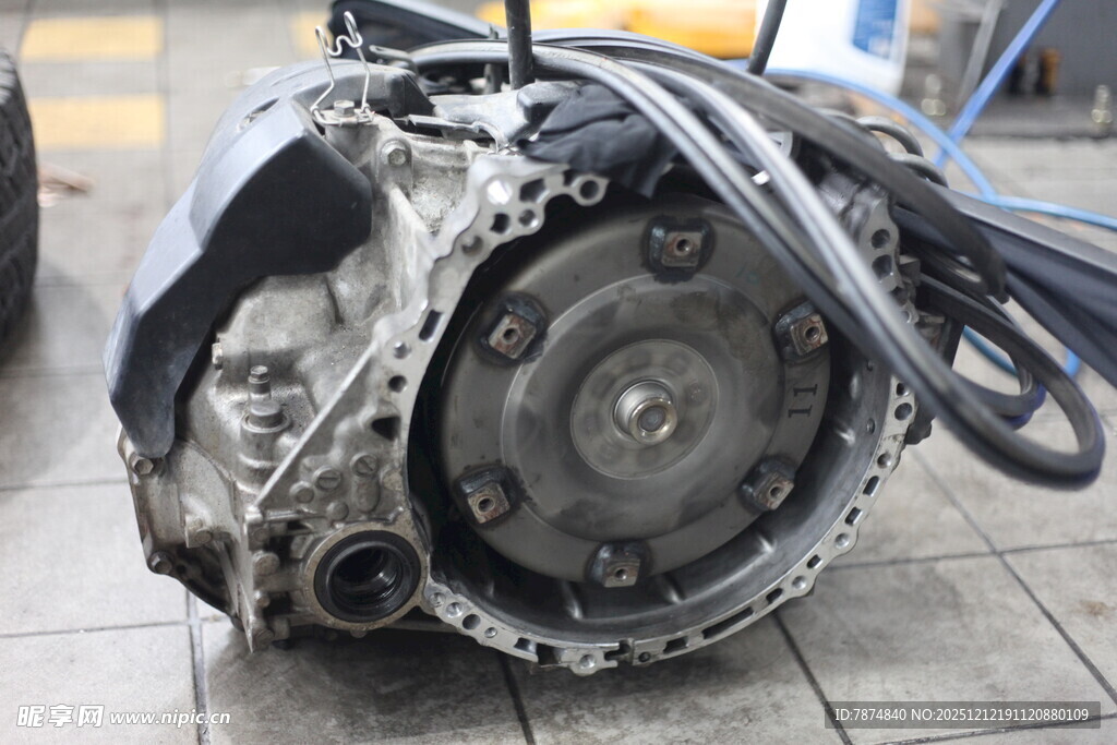 汽车变速箱拆解部件展示