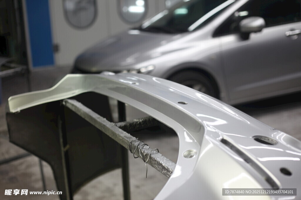 汽车保险杠维修场景