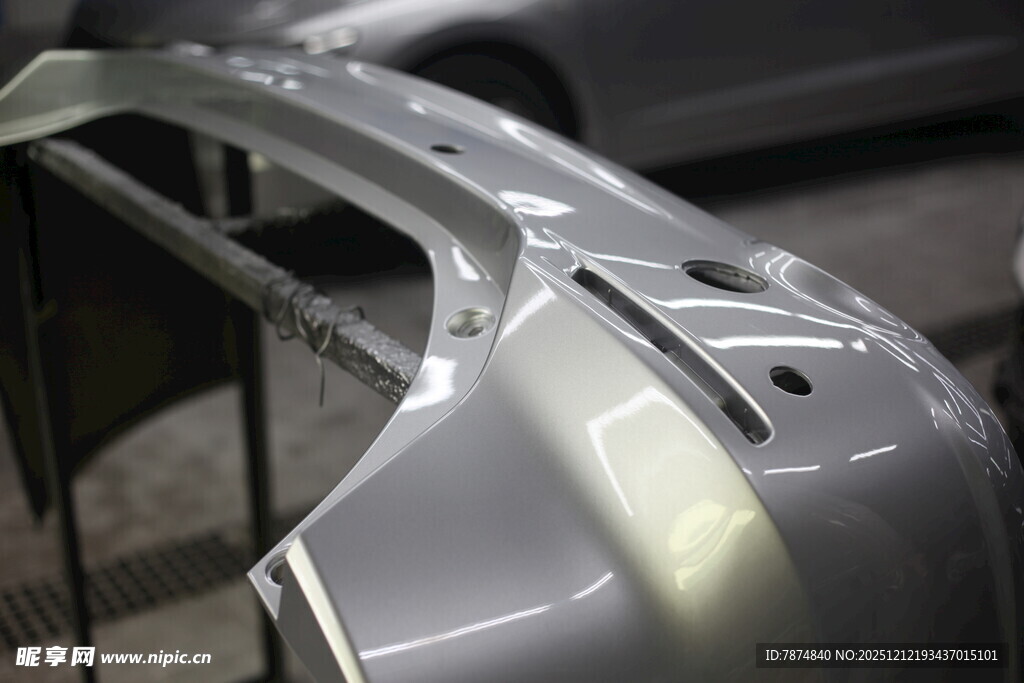 汽车部件金属质感的前保险杠