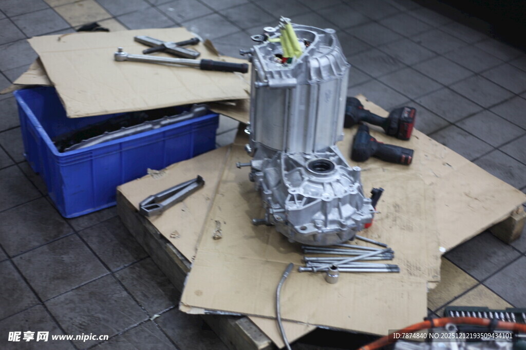 汽车变速器零件维修场景