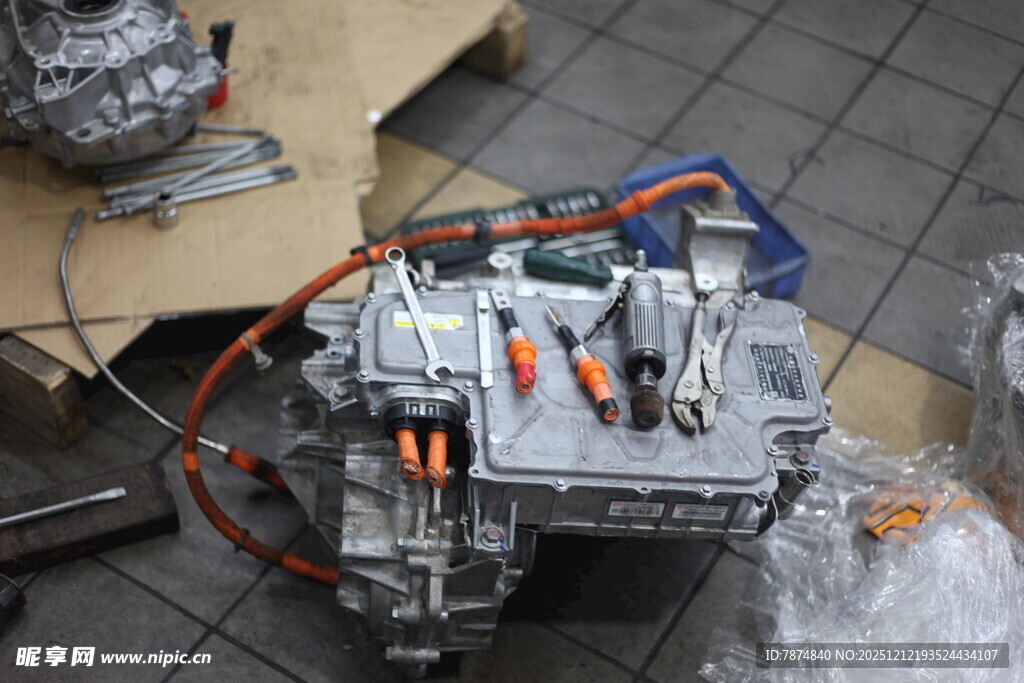 汽车发动机拆解部件展示