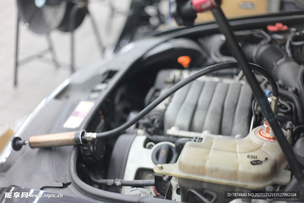 汽车发动机内部细节特写