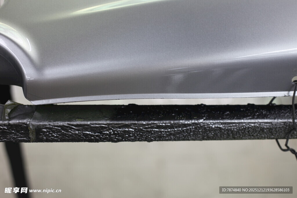 汽车底部细节特写