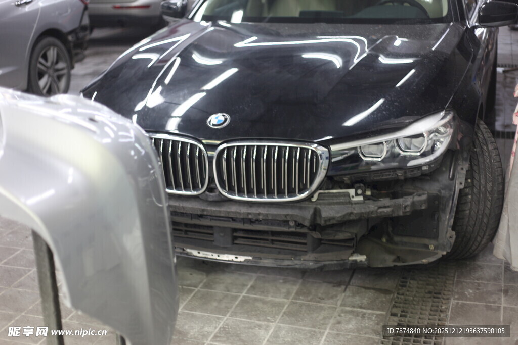 宝马汽车维修现场