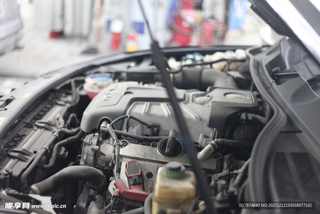 汽车发动机内部细节展示