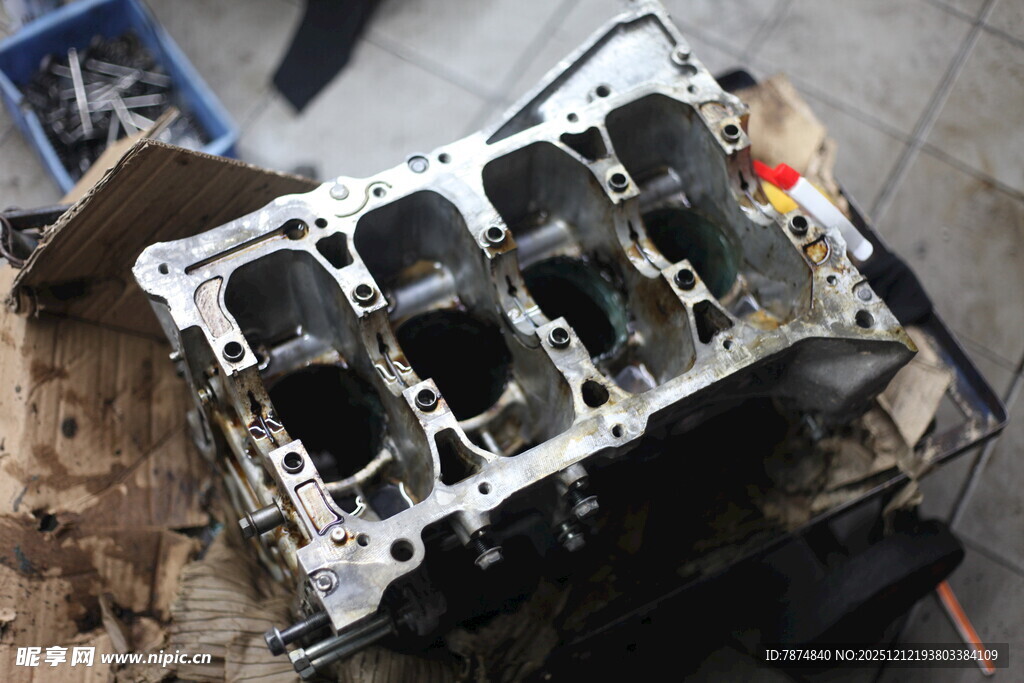 汽车发动机缸体特写