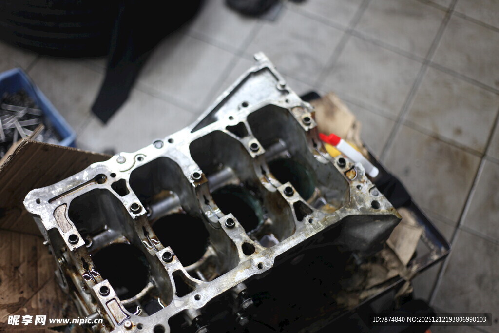 汽车发动机缸体特写