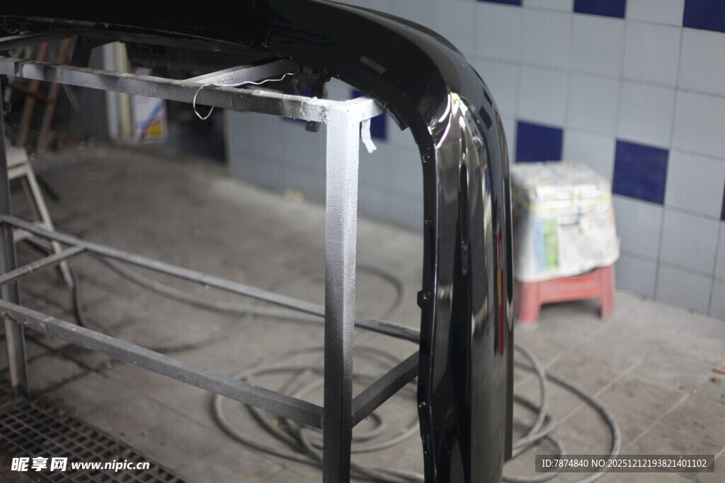 汽车喷漆作业现场