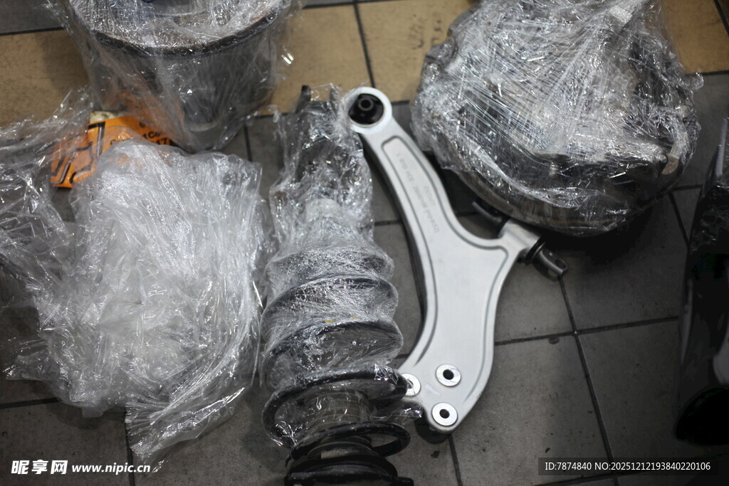 汽车悬挂部件待售