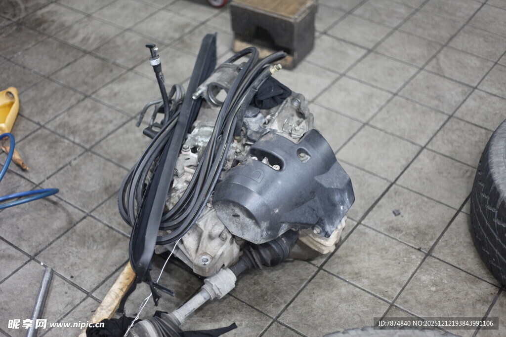 汽车变速器拆解部件展示