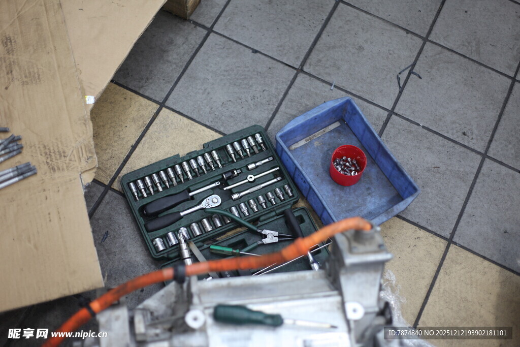 电路板维修工具摆放场景