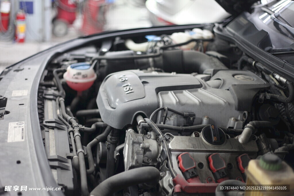 汽车发动机内部细节展示