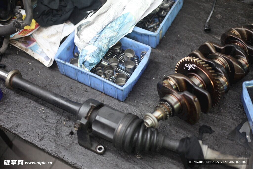 汽车零件维修场景