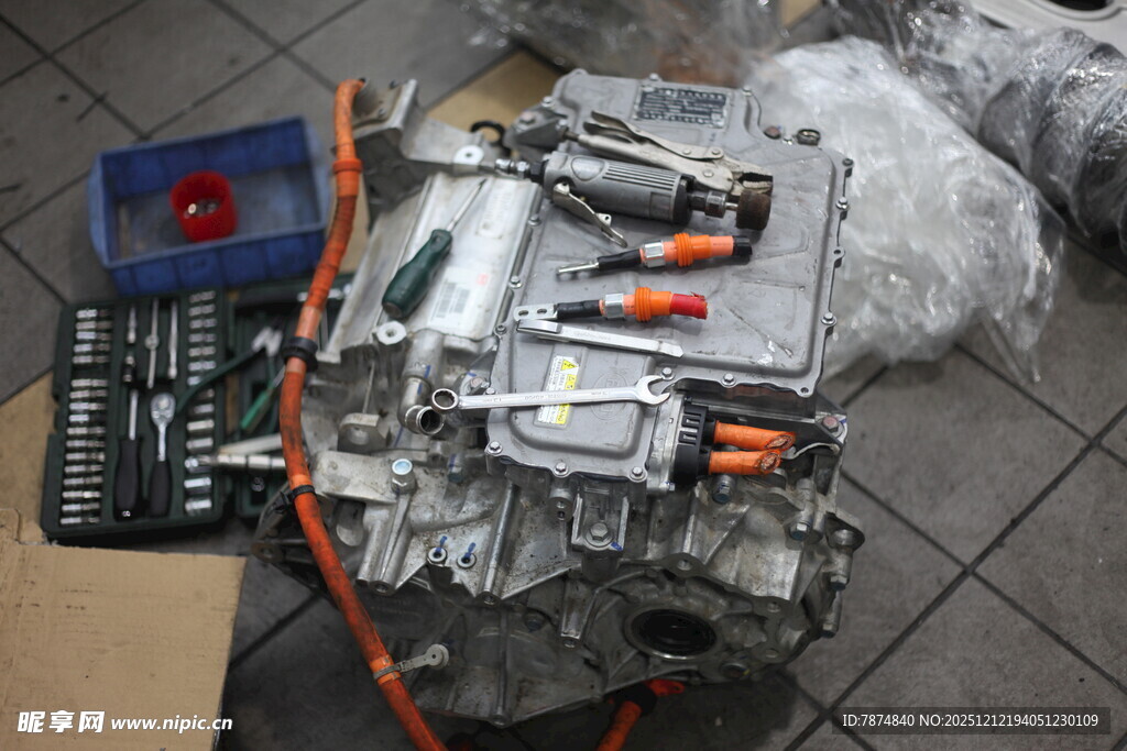 汽车发动机总成及配件展示