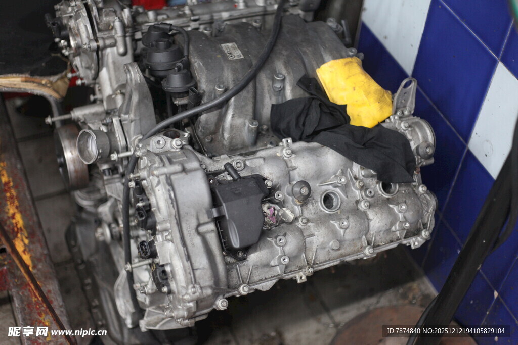 汽车发动机拆解展示