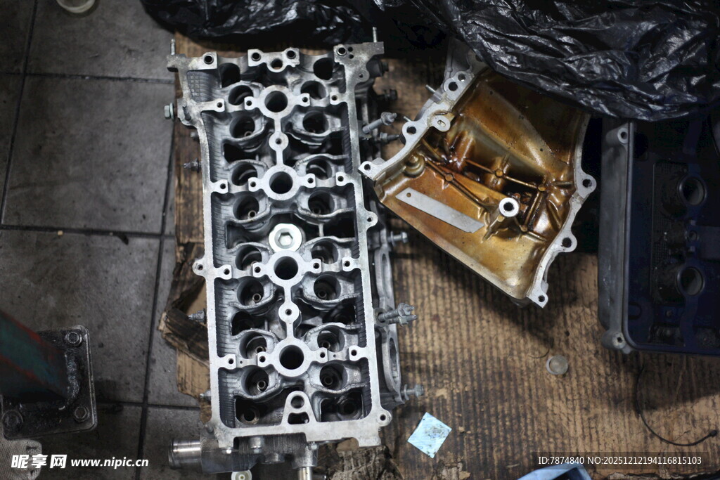 汽车发动机缸体零件拆解