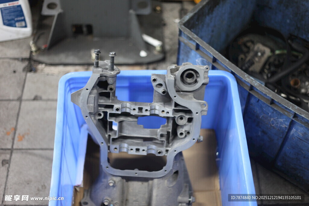 汽车发动机零件拆解展示