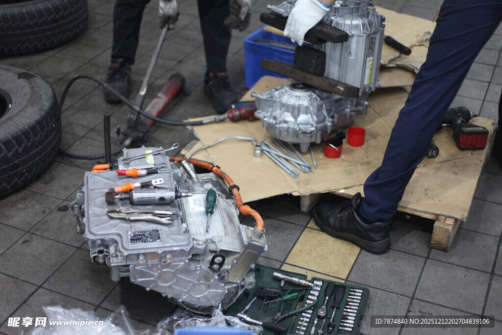 汽车零部件拆解现场