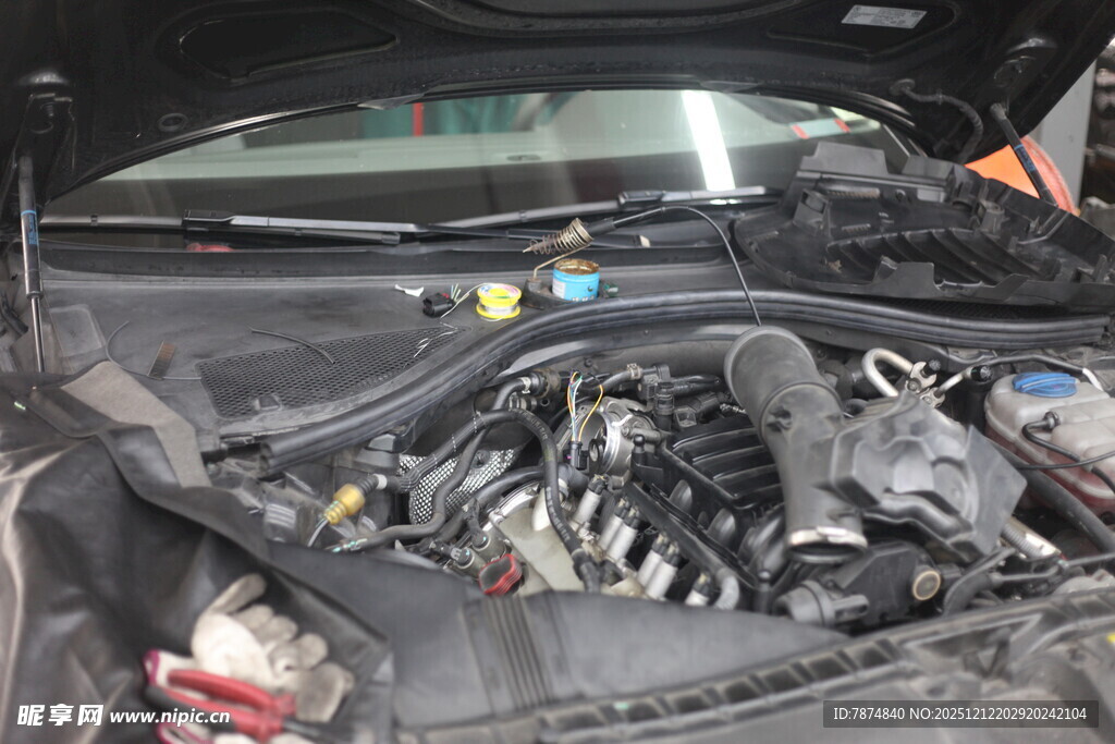 汽车发动机内部细节展示