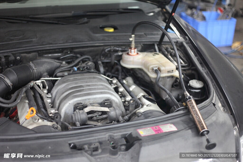 汽车发动机内部细节展示