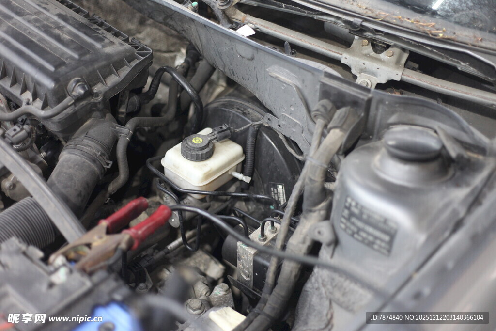 汽车发动机内部细节展示