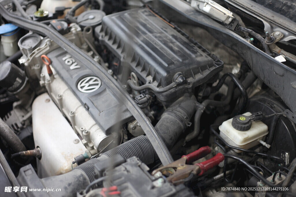 汽车发动机内部细节展示