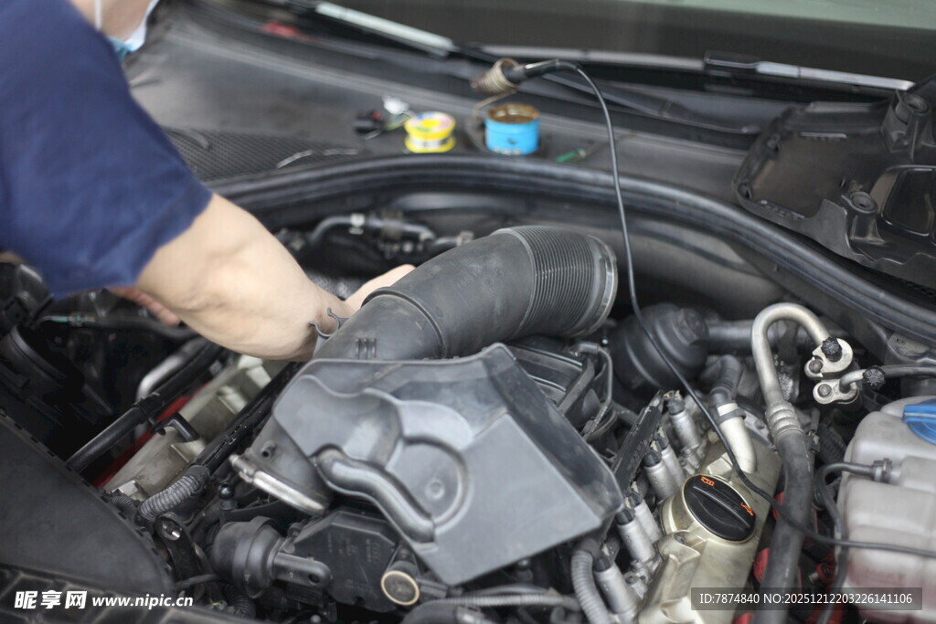 汽车发动机维修操作