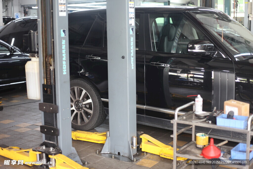 汽车维修车间场景